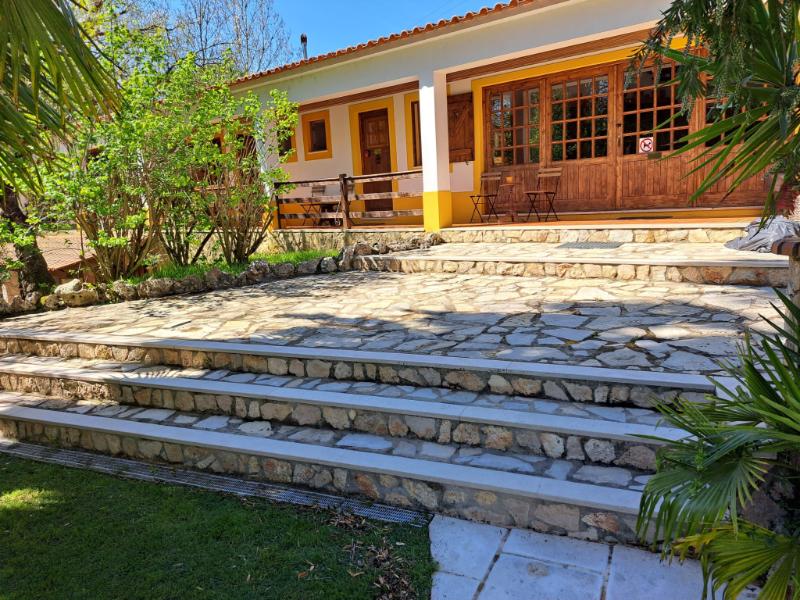 common-entrance-stairs