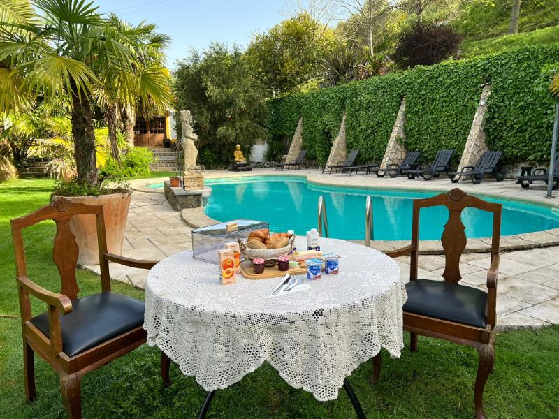 common-pool-breakfast